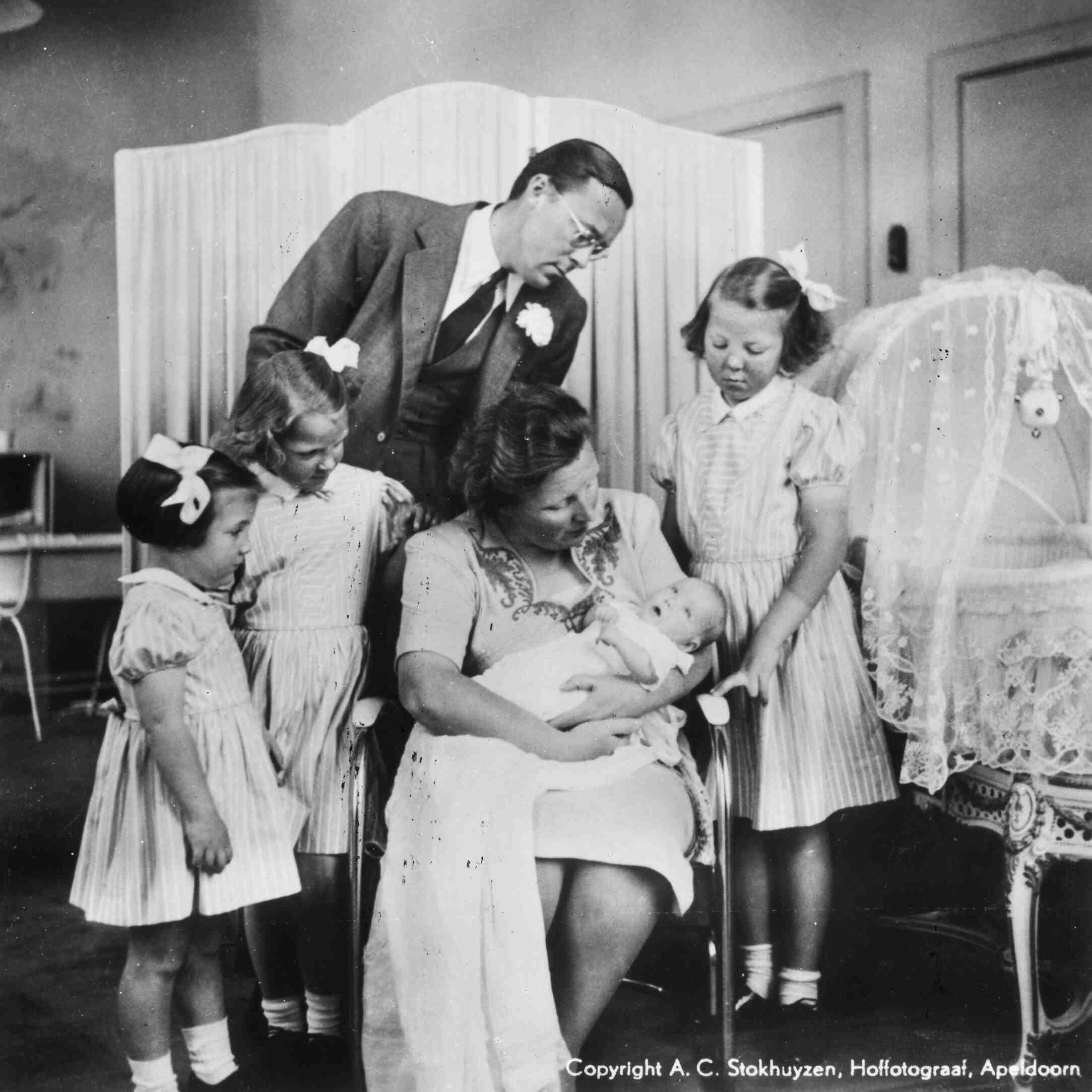 Juliana, Bernhard en kinderen