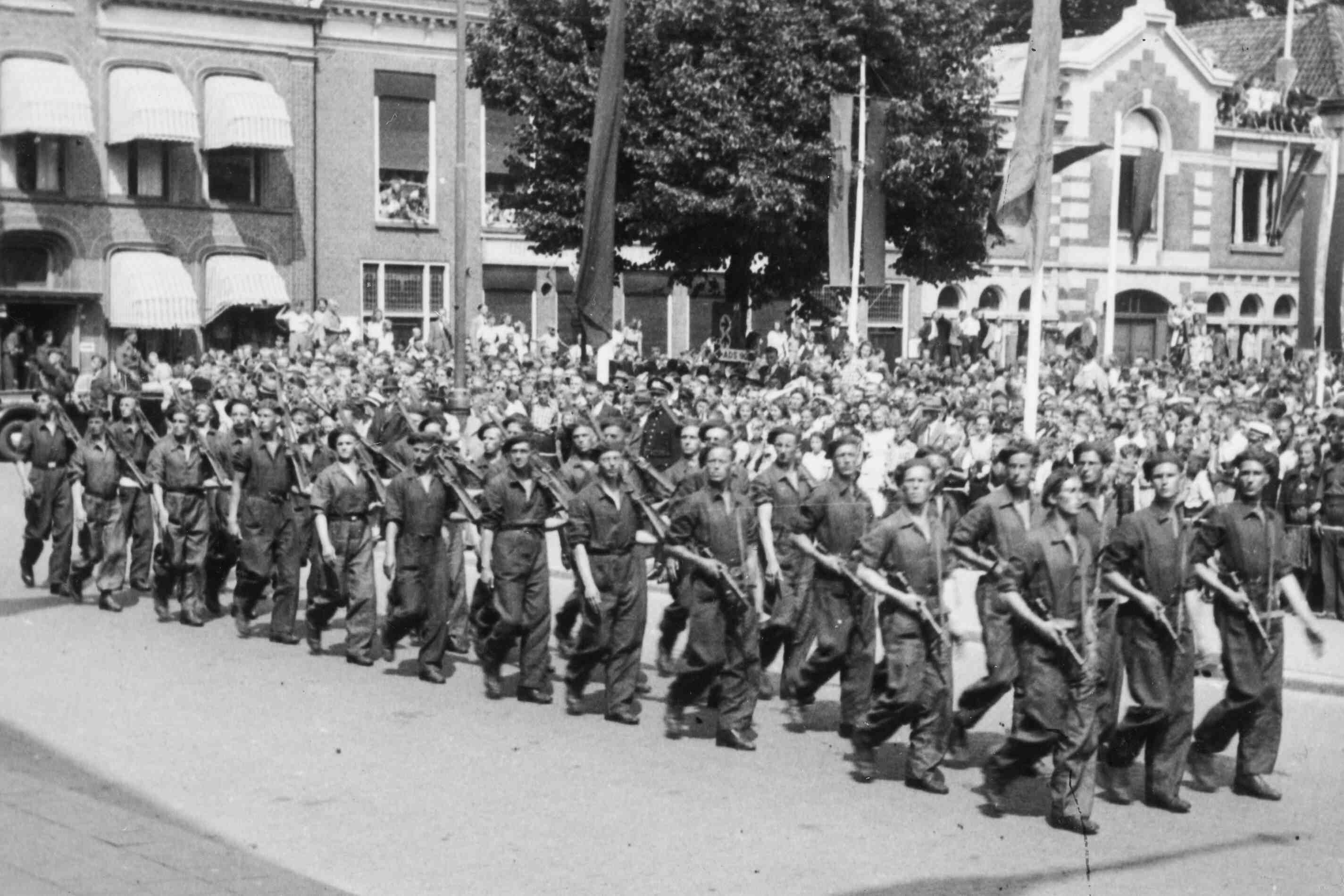 afscheids parade te Leeuwarden, rond 1946