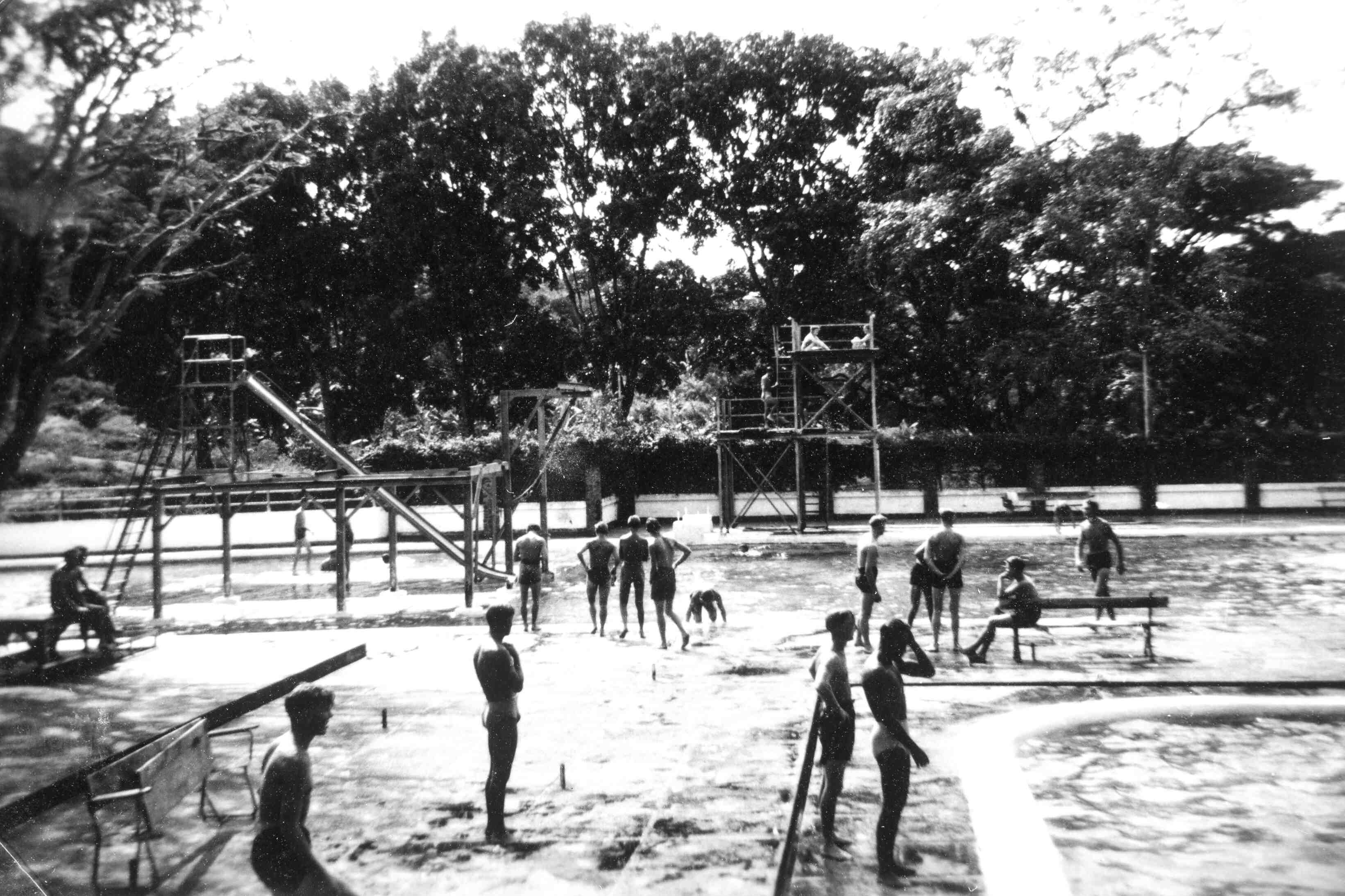 Zwembad Tjihampelas, rond 1946