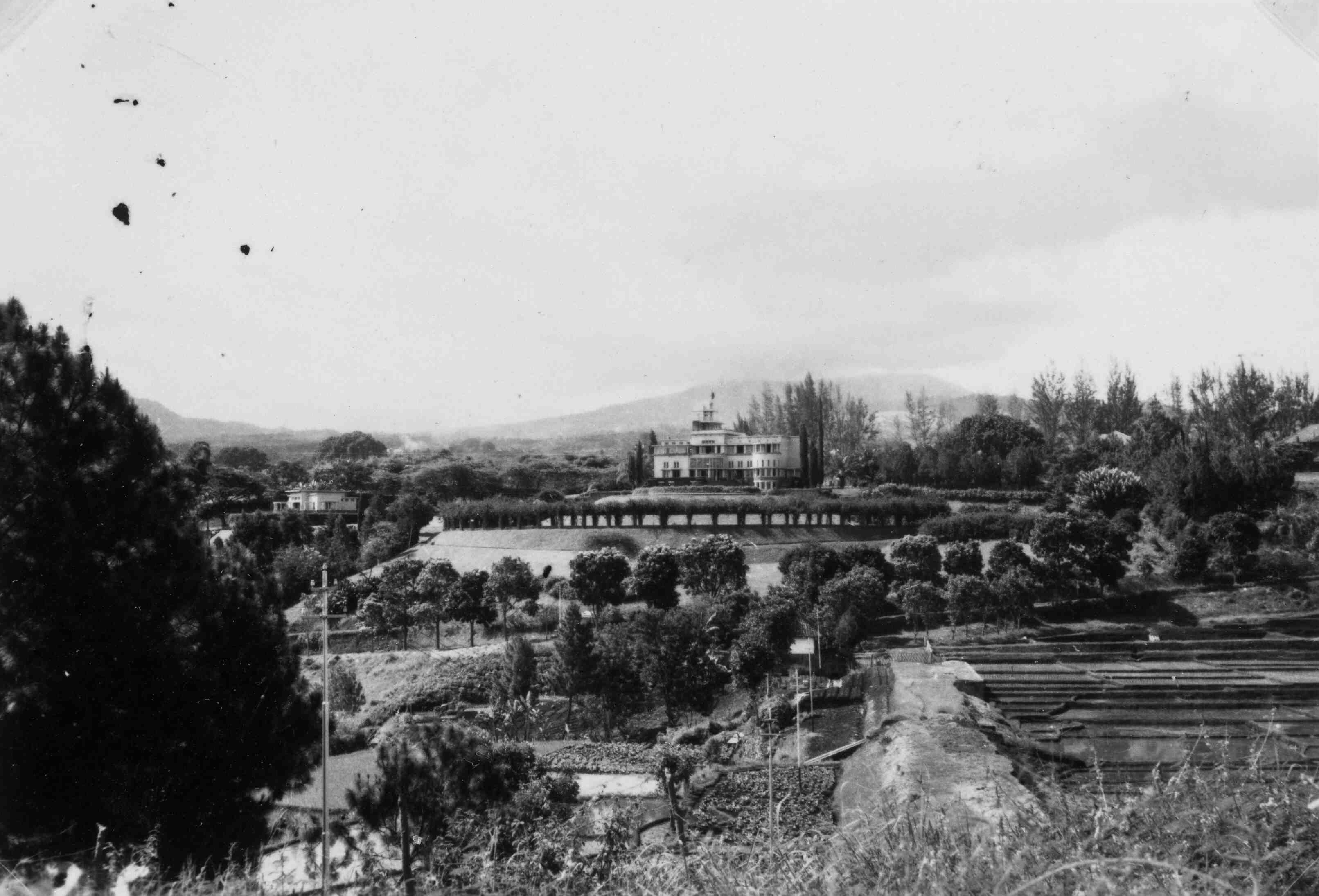Oude foto van Villa Mei Ling, Dago, Bandoeng, rond 1946