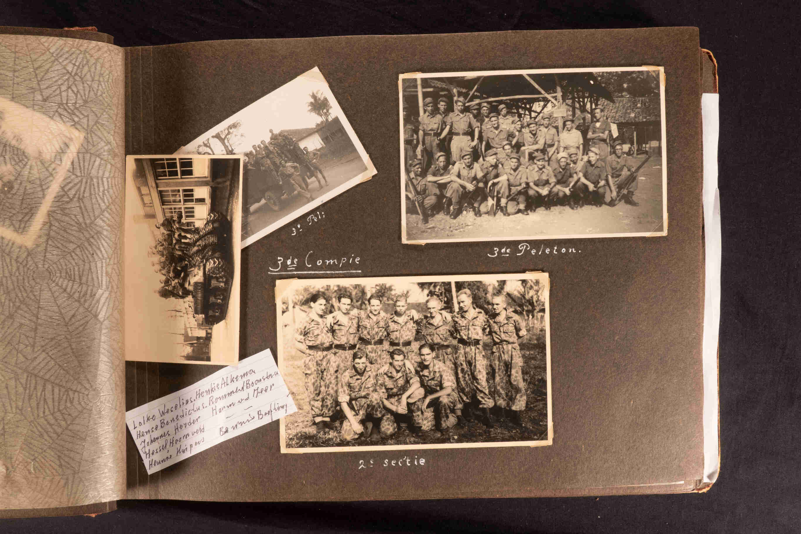 Groepsfoto KNIL militairen, te Java, rond 1946