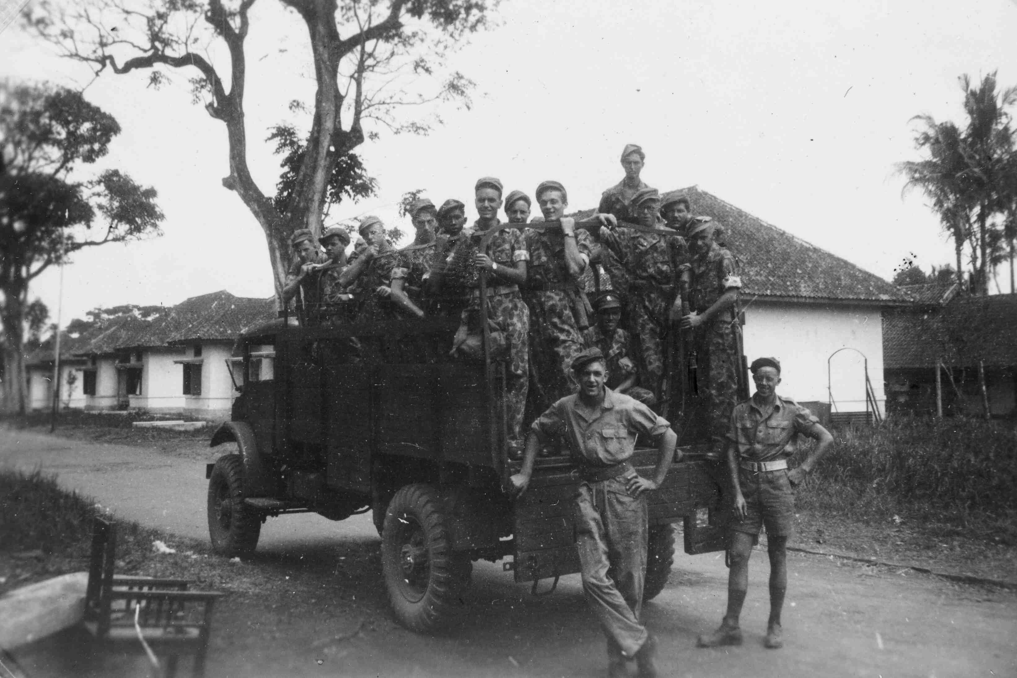 Groepsfoto KNIL militairen, te Java, rond 1946