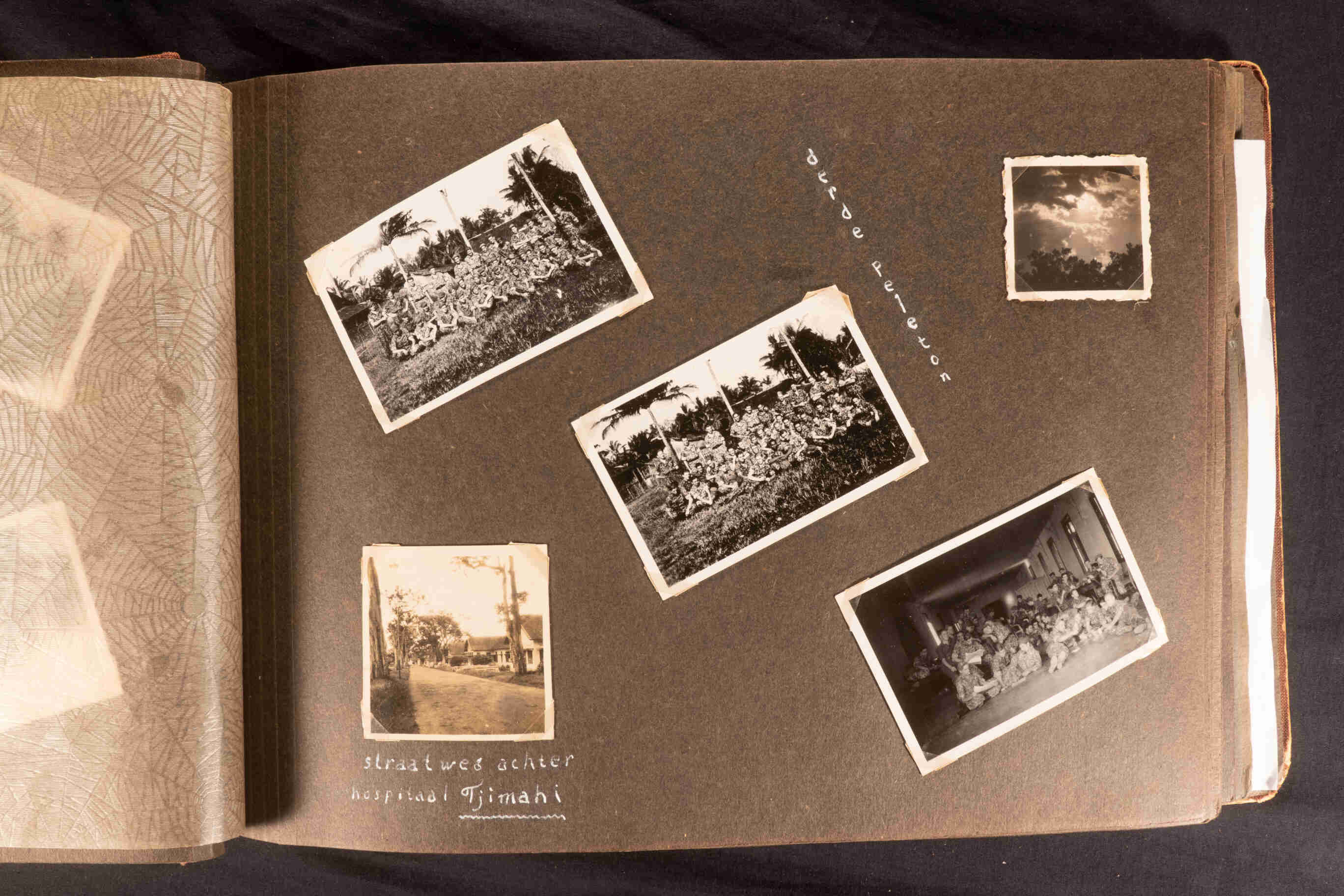 Groepsfoto KNIL militairen, te Java, rond 1946