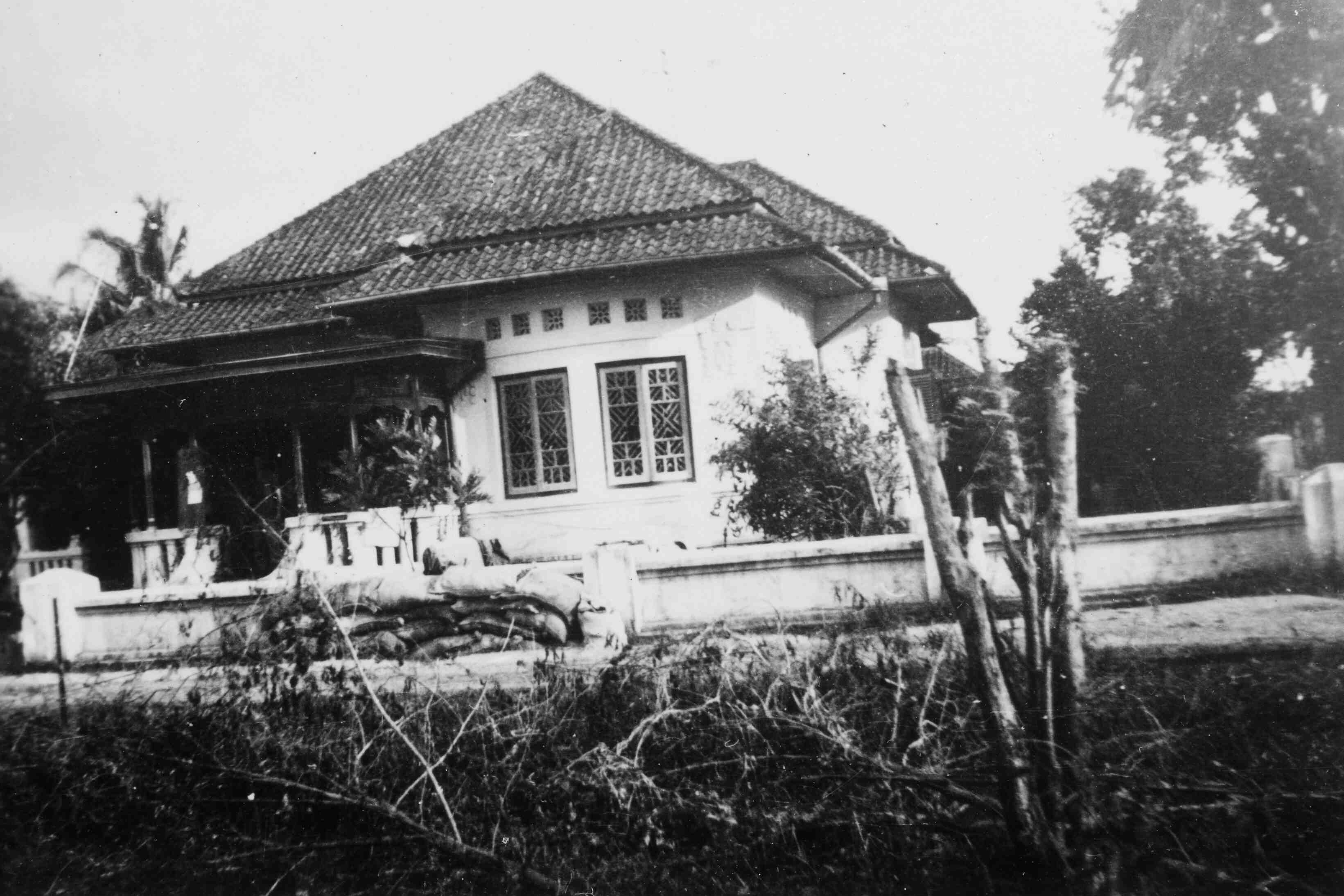 KNIL soldaten in Boeah Batoe, Oedjoeng Broeng, rond 1946