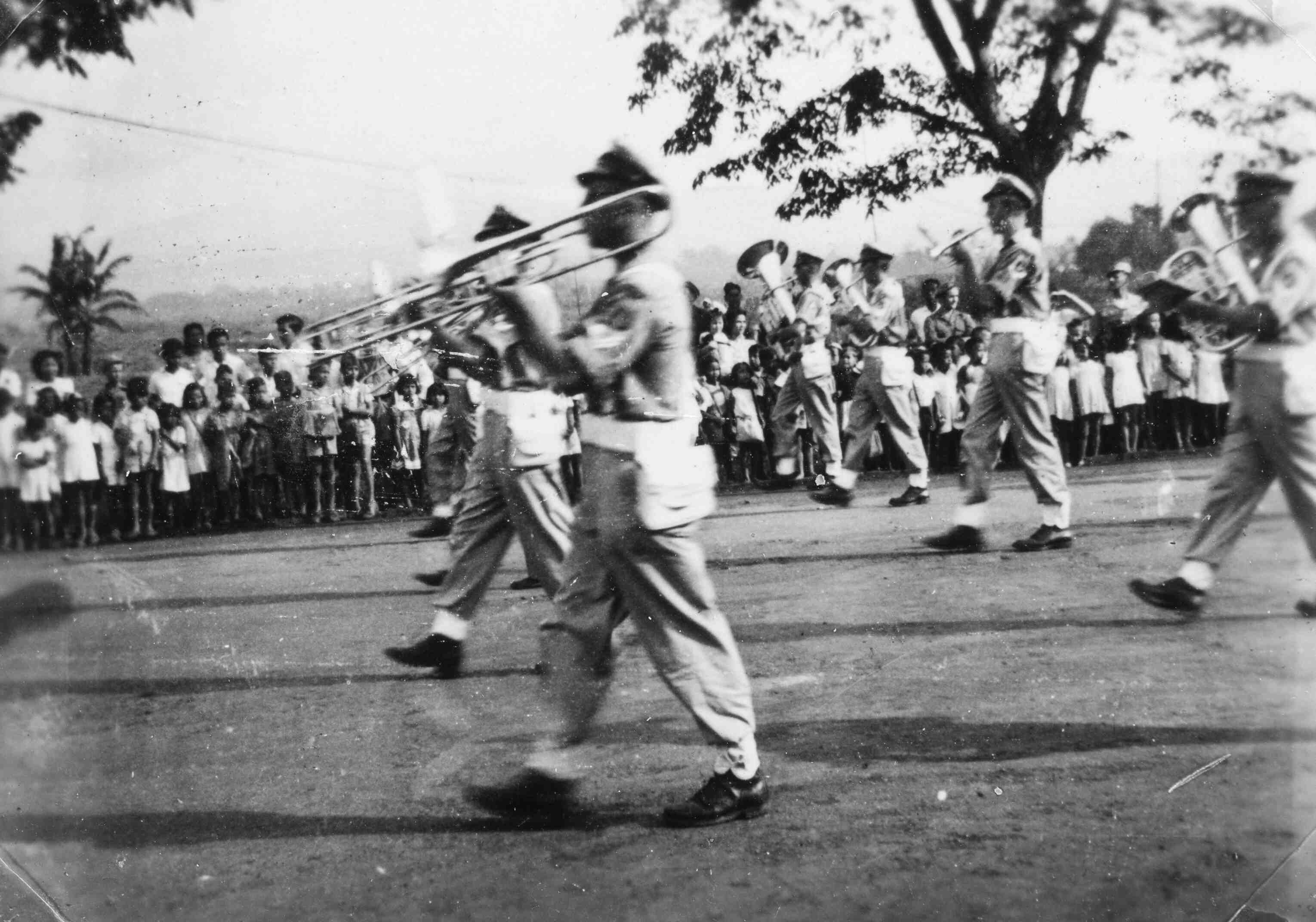 Optocht KNIL militairen, te Bandoeng, 1946 of 1947