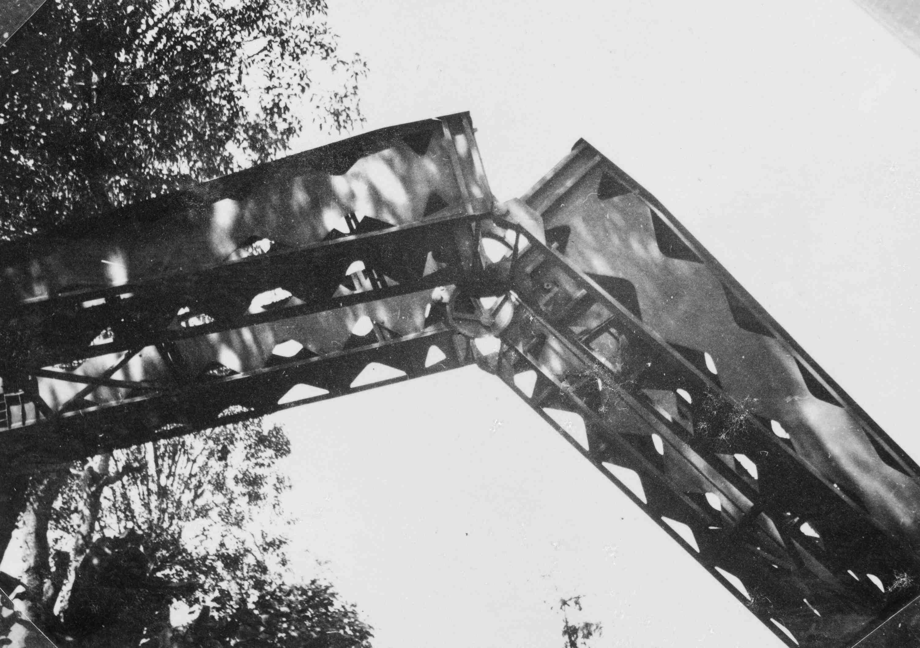 Brugleggende tank van de KNIL te Java, 1946 of 1947