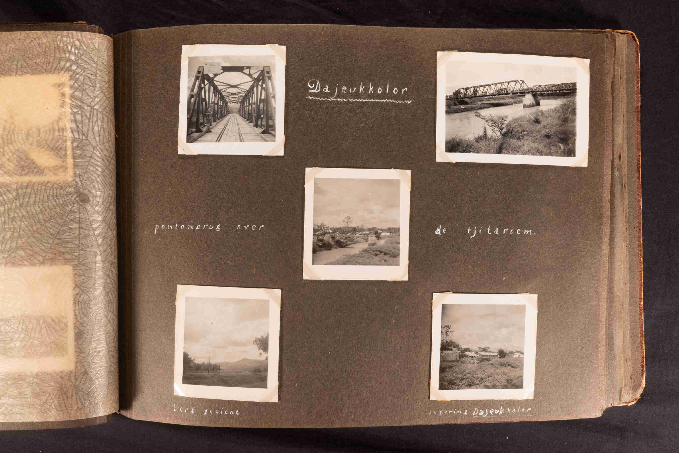 Dajeukkolor Brug over Tjitaroem rivier