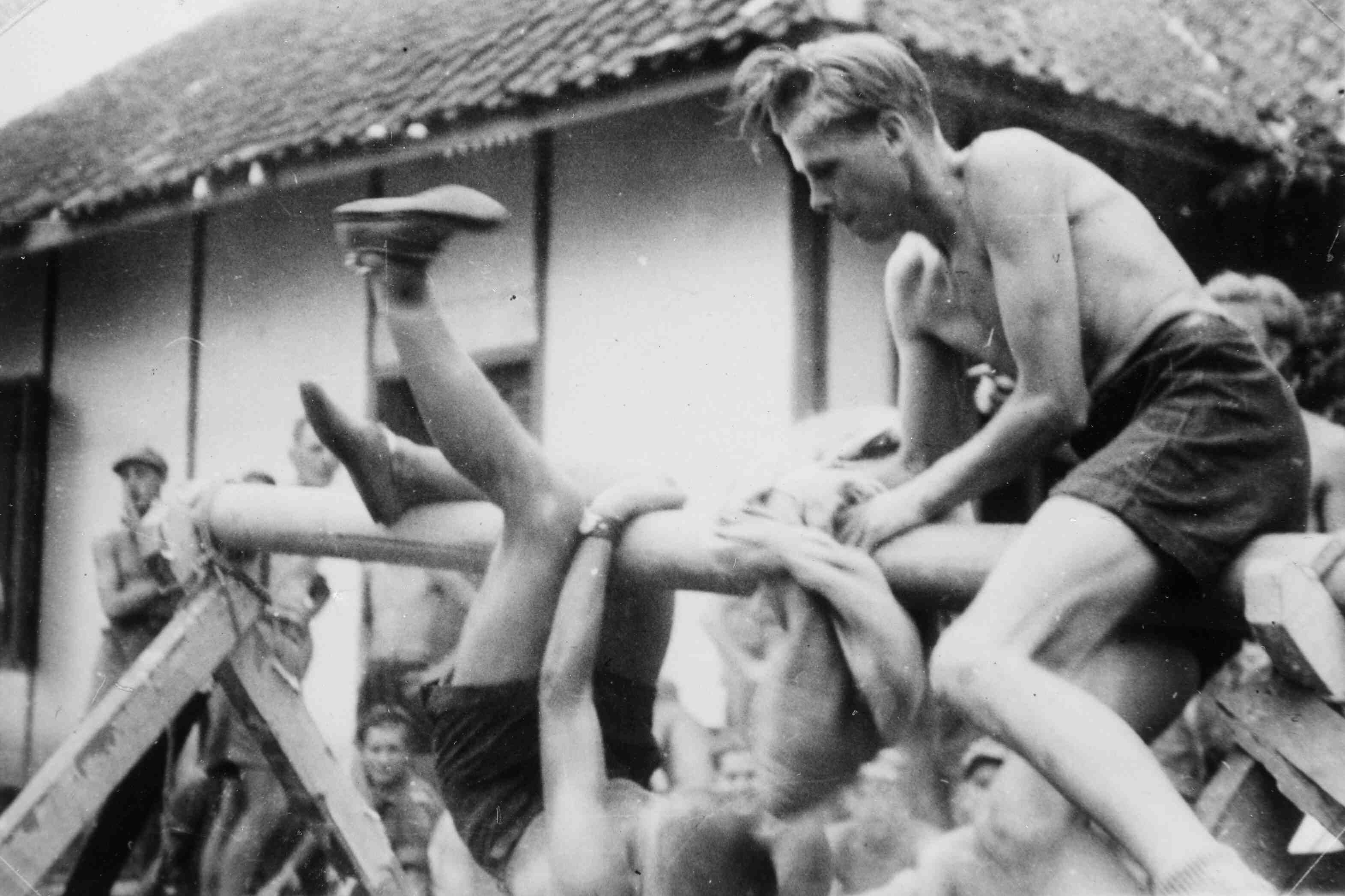 KNIL militairen Spelen in Tegallega, Java, 1946 of 1947