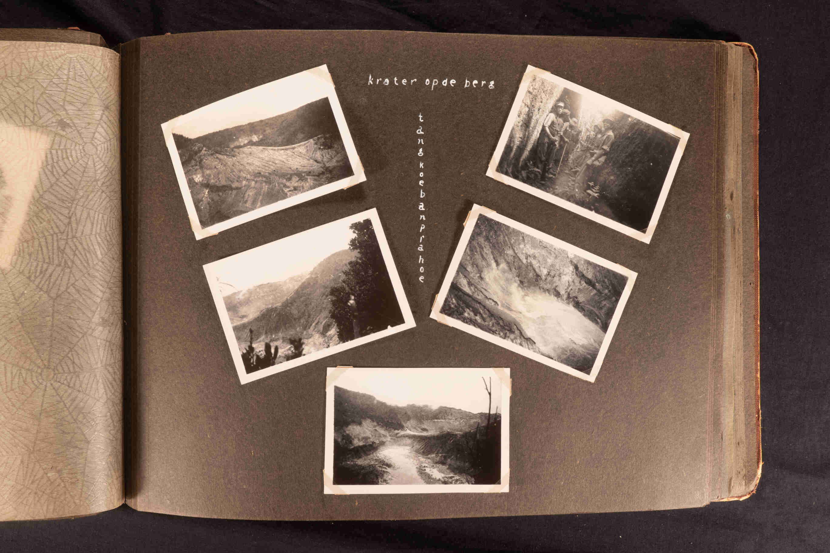 Krater op de berg Tangkoeban Prahoe, Java, 1946 of 1947