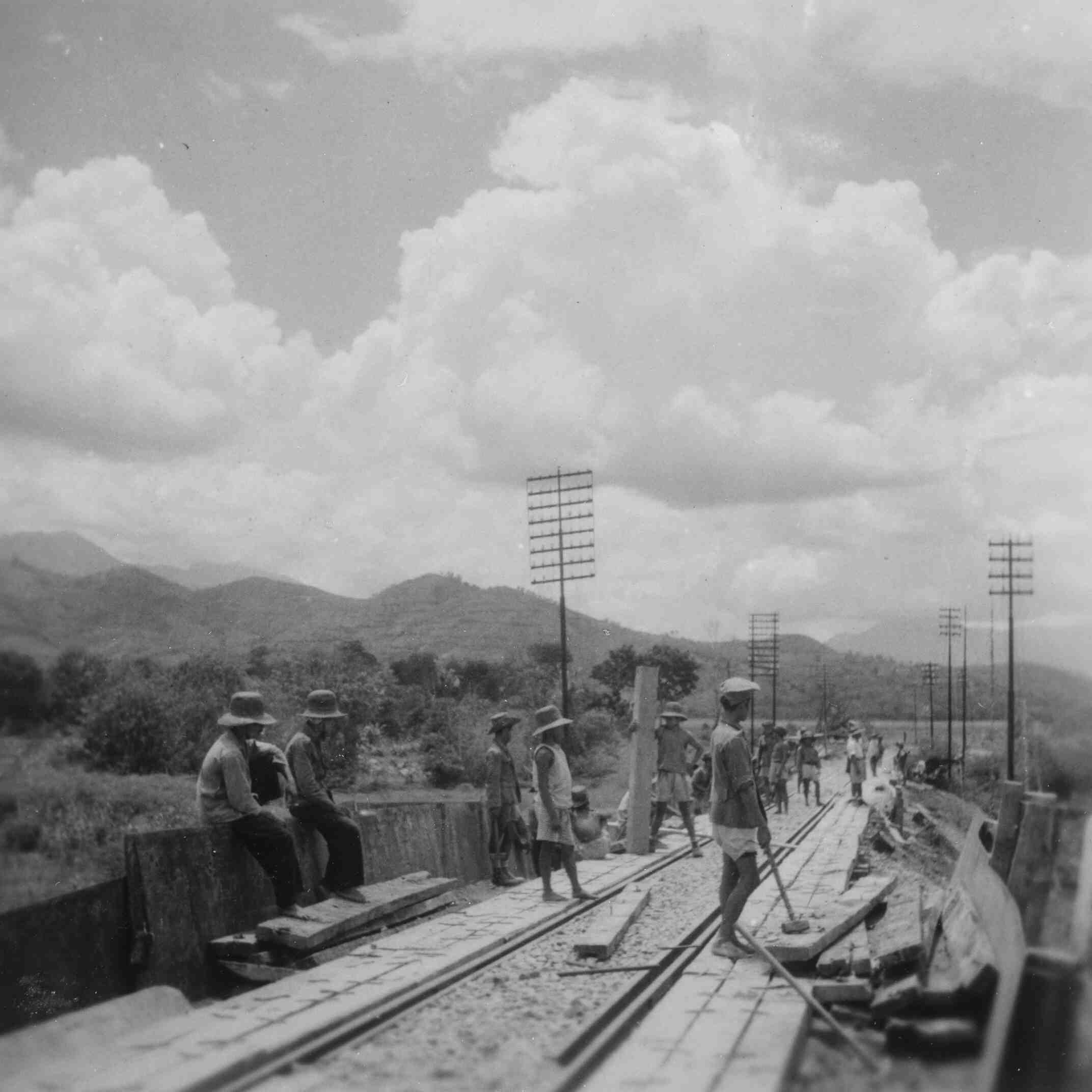 Herstellen van de spoorweg, Java, 1947