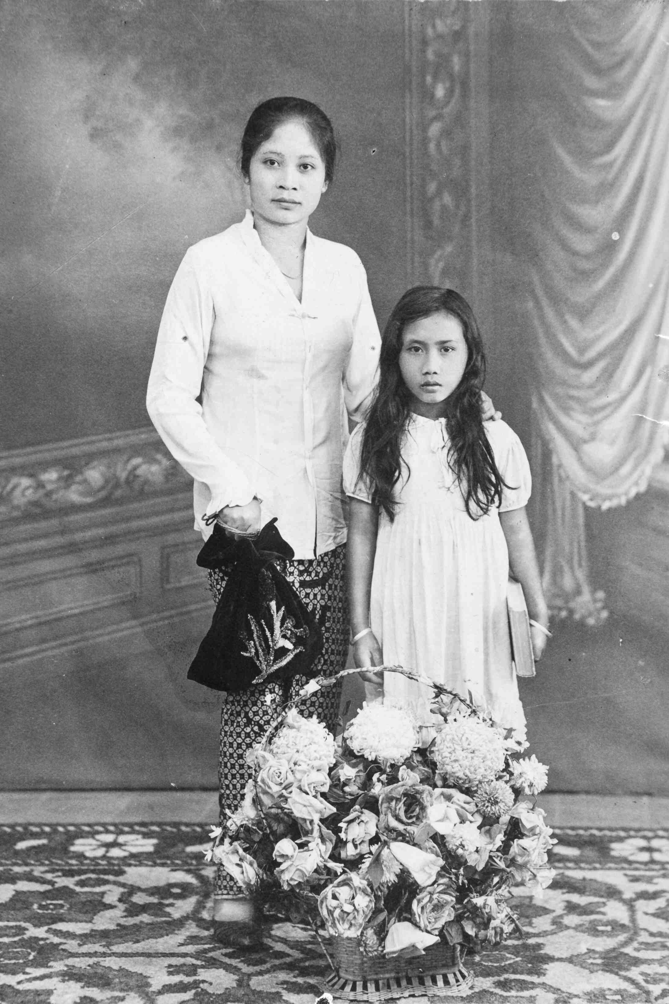 Statige oude Portretfoto van moeder en dochter, Indonesië