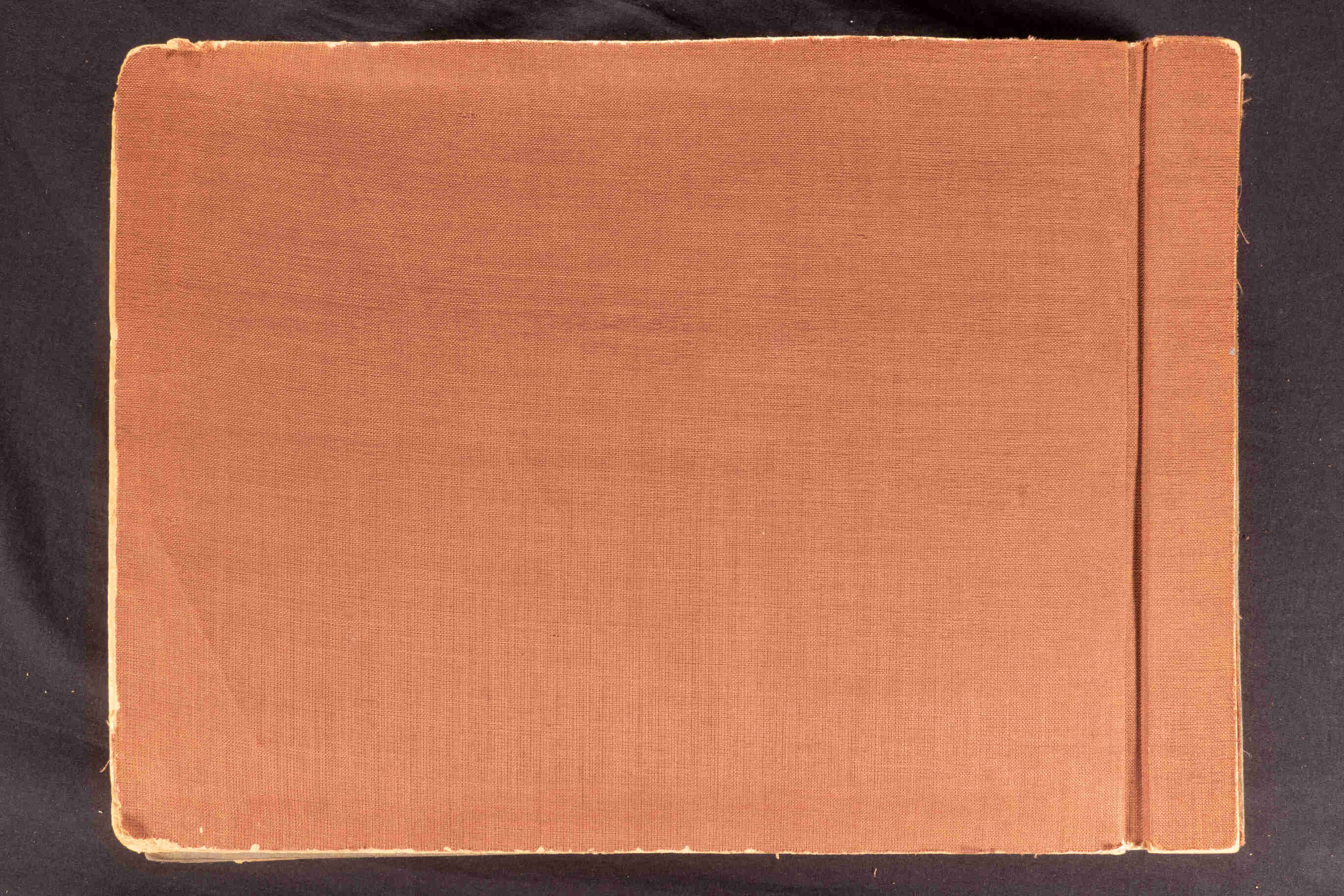 Achterkant fotoboek KNIL militairen in Java