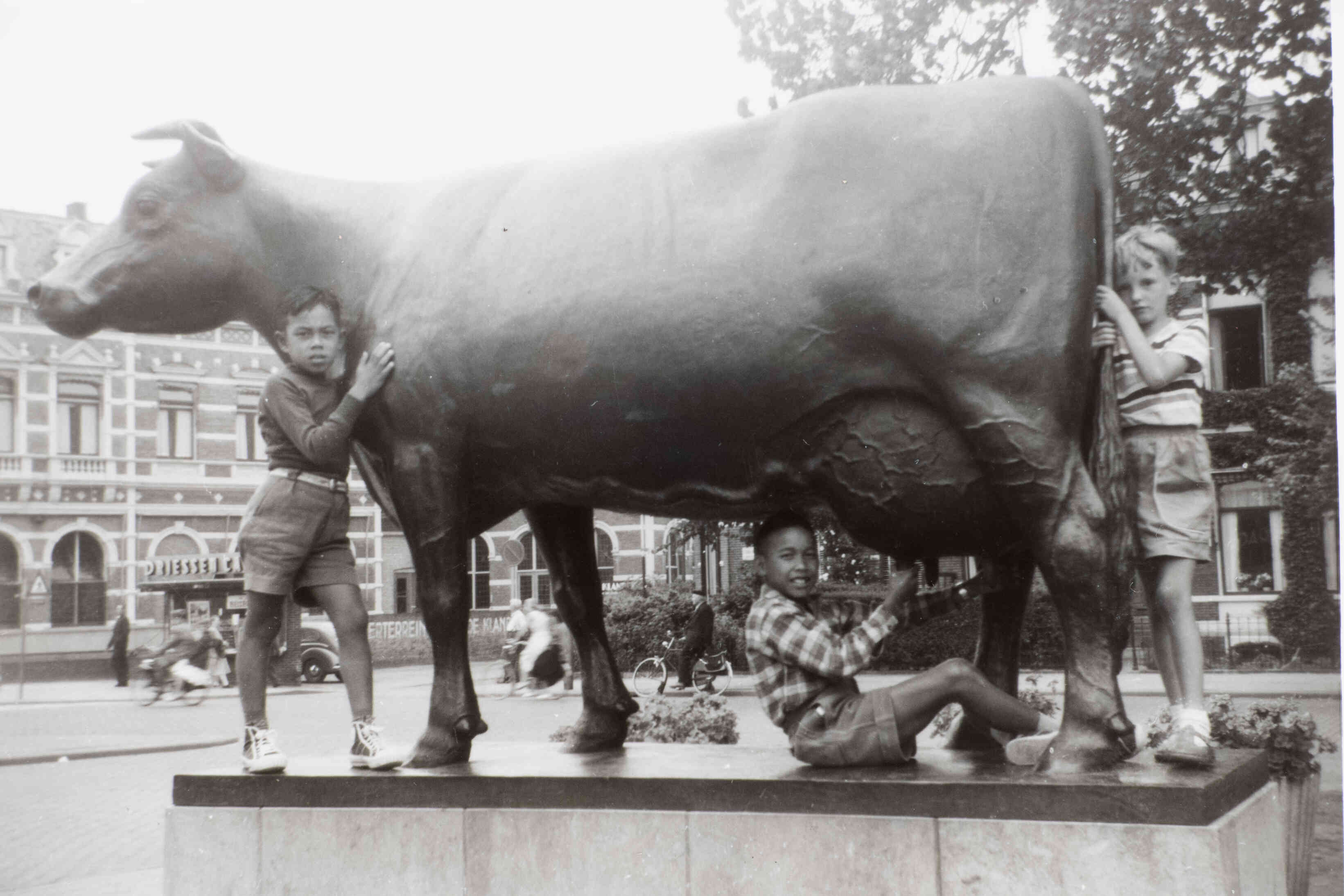 Oude foto van Kinderen bij Us Mem, Leeuwarden