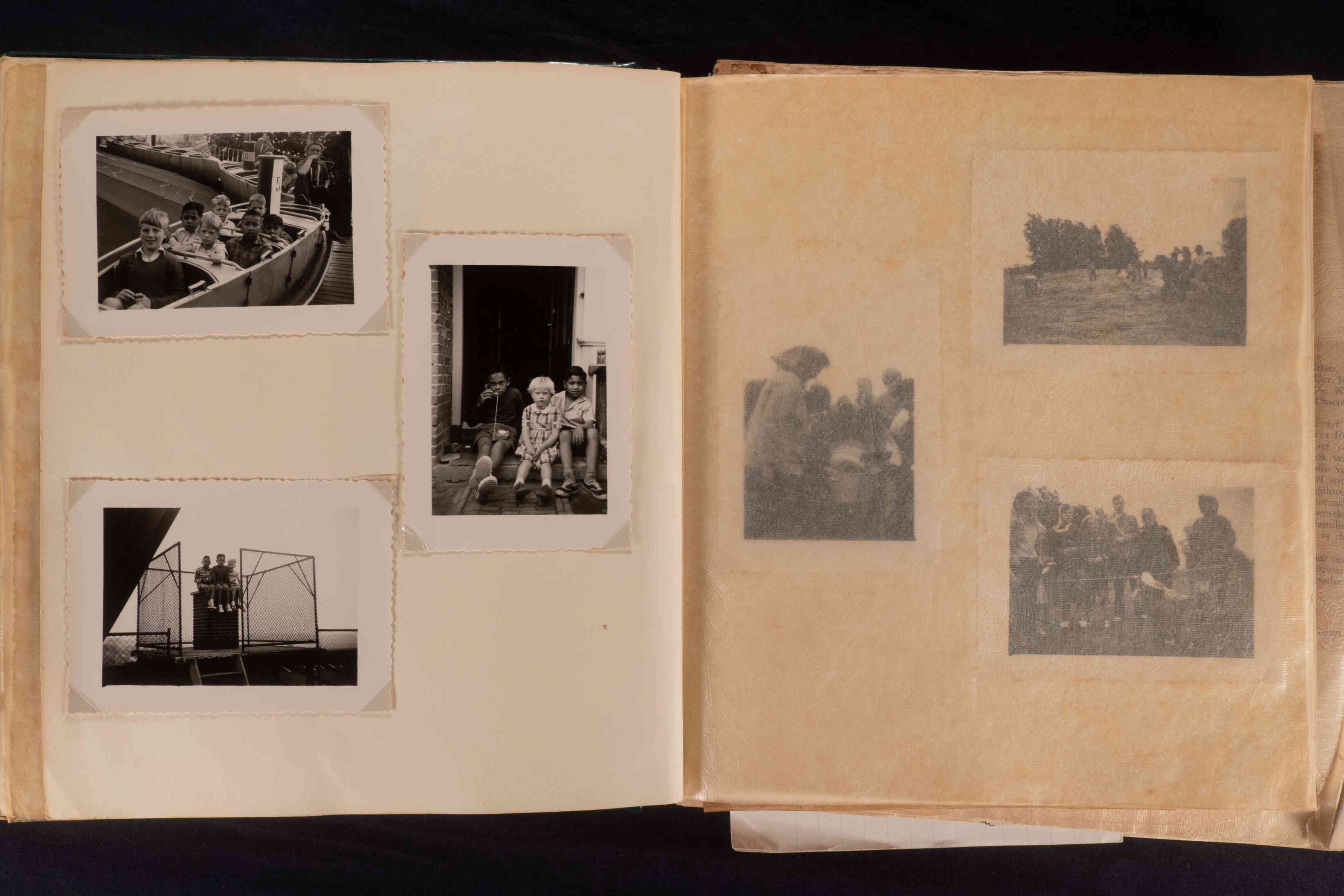 Vakantie in Leeuwarden voor Ambonese kinderen uit Friese woonoorden, eind jaren 50.