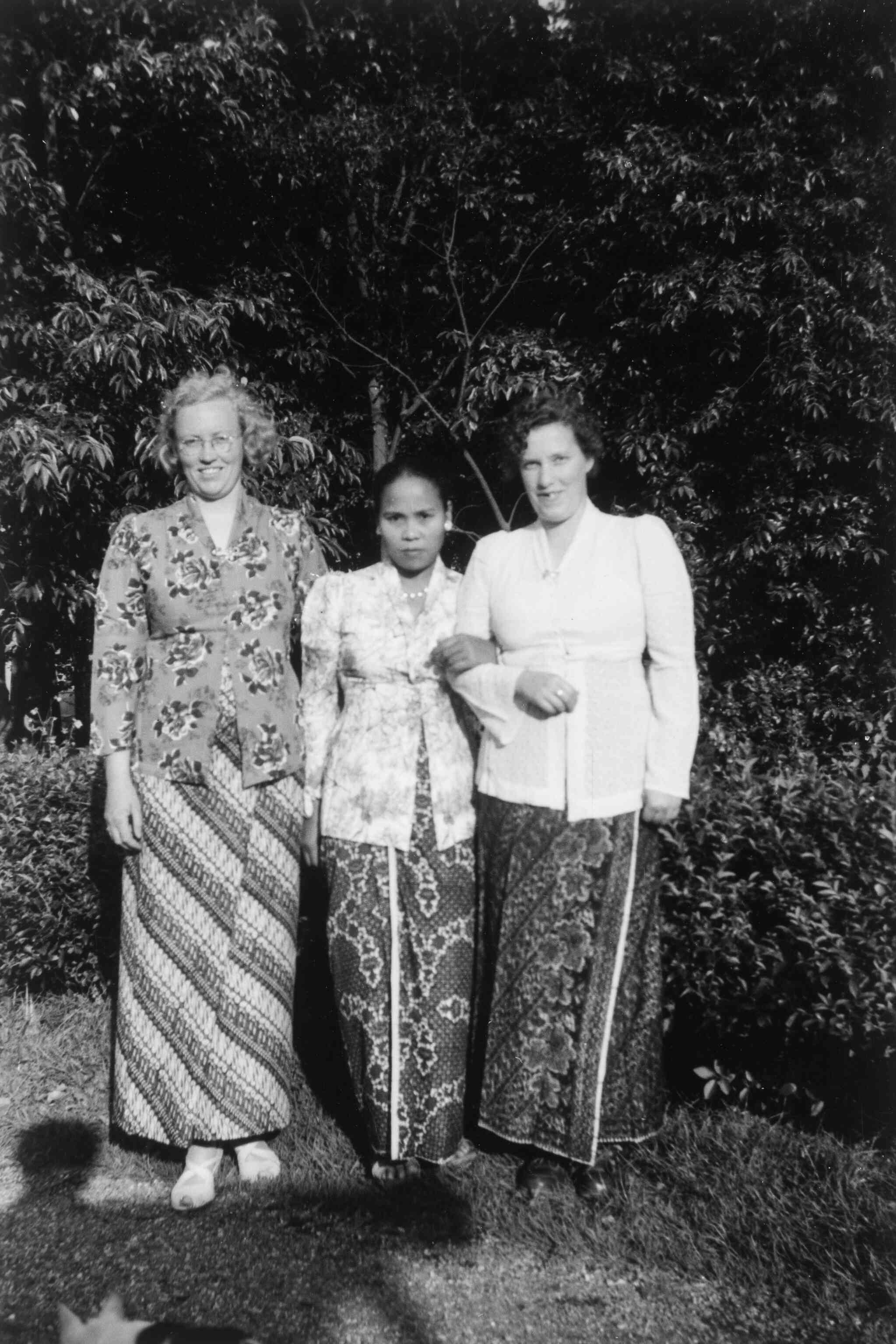 Klaske Kooistra met eerste generatie Ambonezen