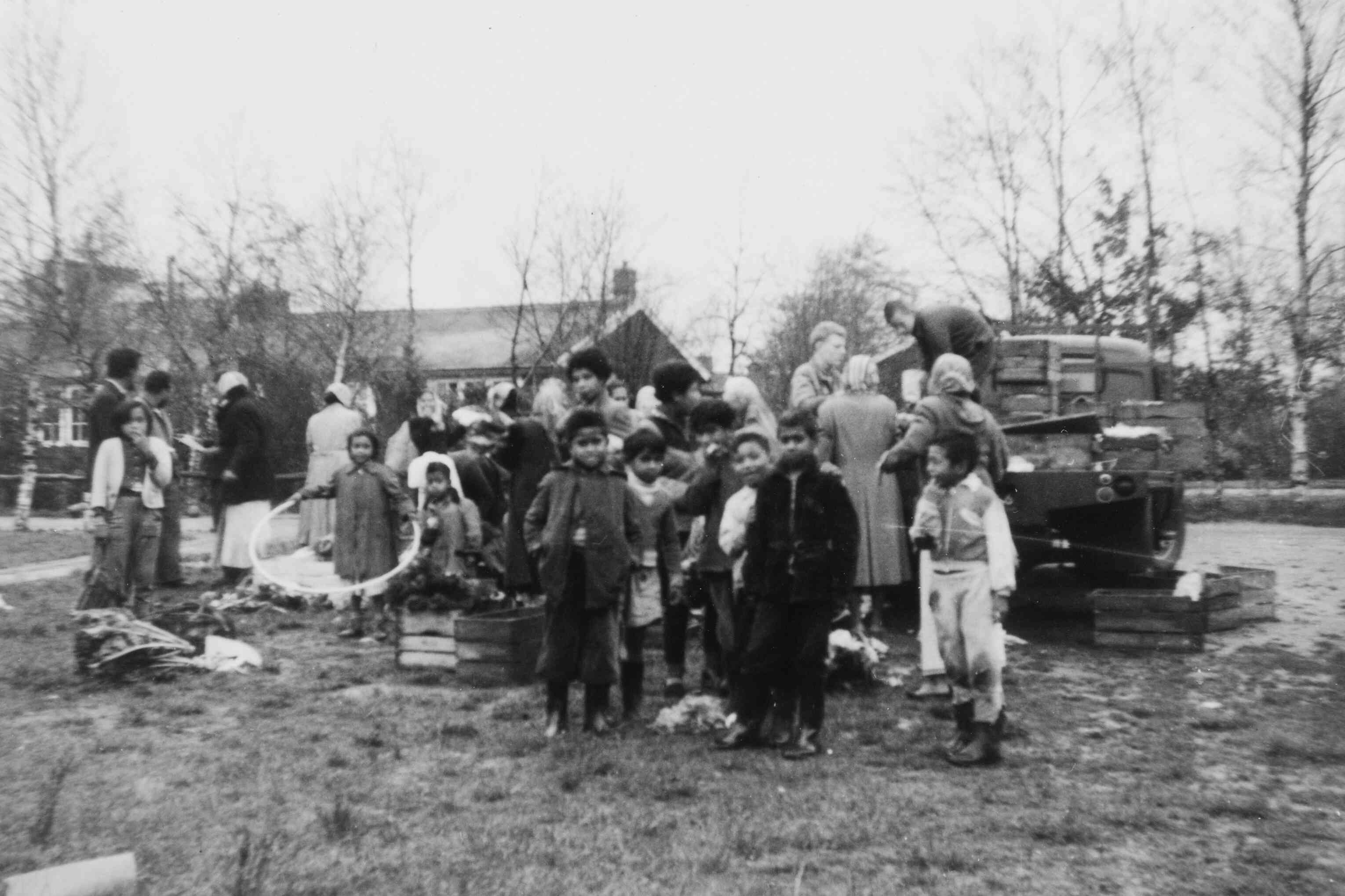 Oude wazige groepsfoto van Ambonezen