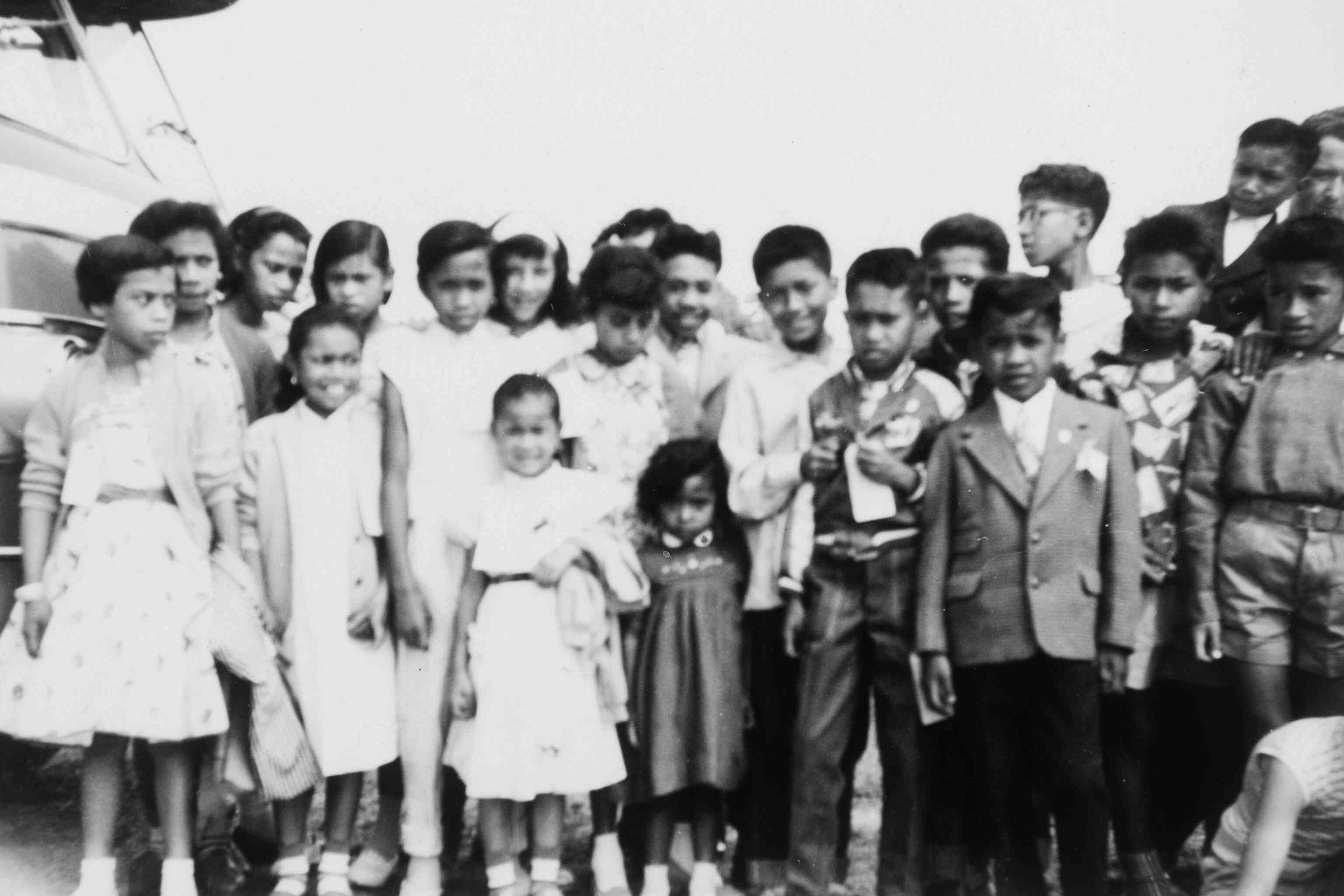 Oude wazige groepsfoto van Ambonezen