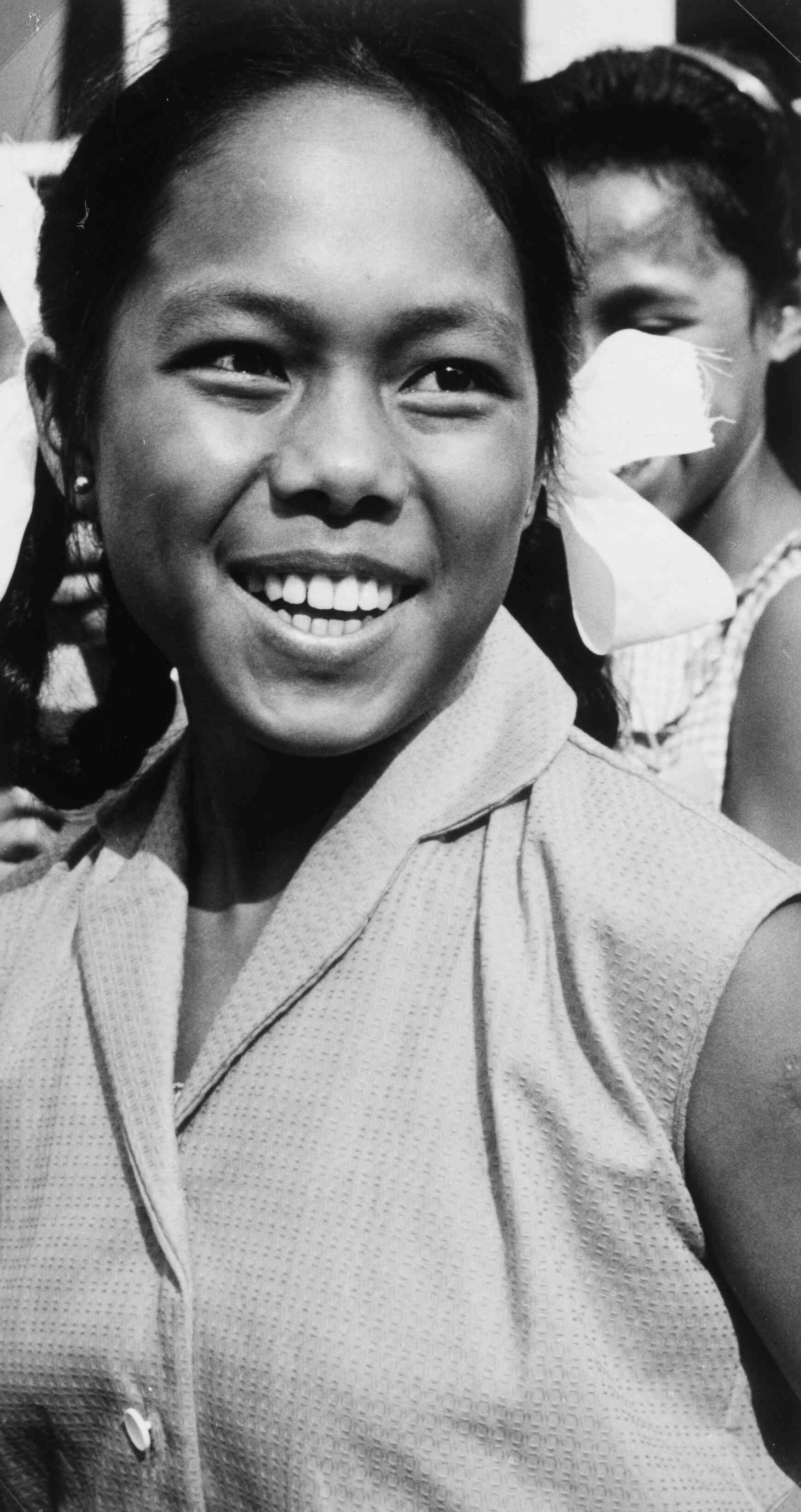 Goede oude zwartwit foto van Ambonees meisje