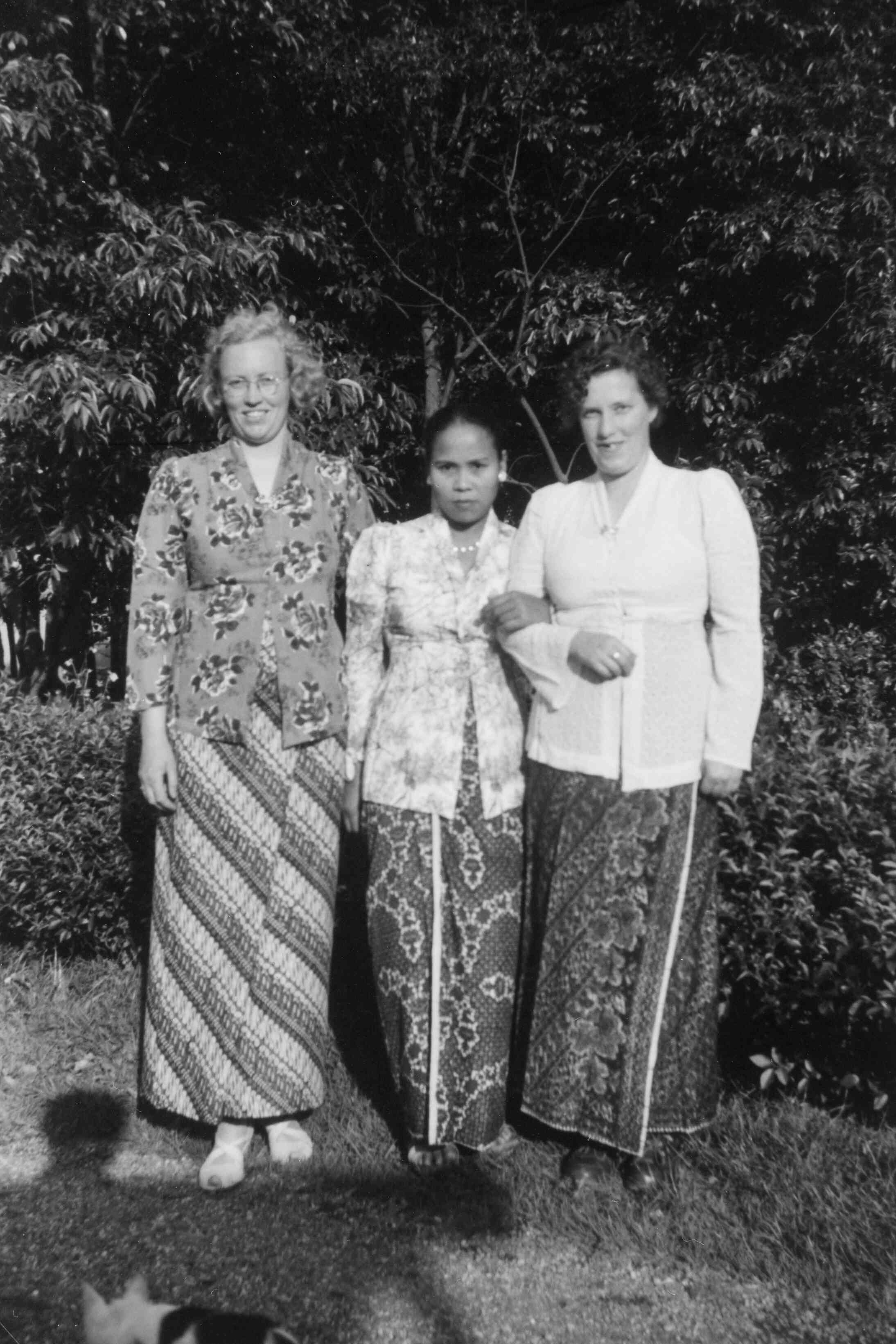 Nederlandse en Amboneze vrouwen rond 1960