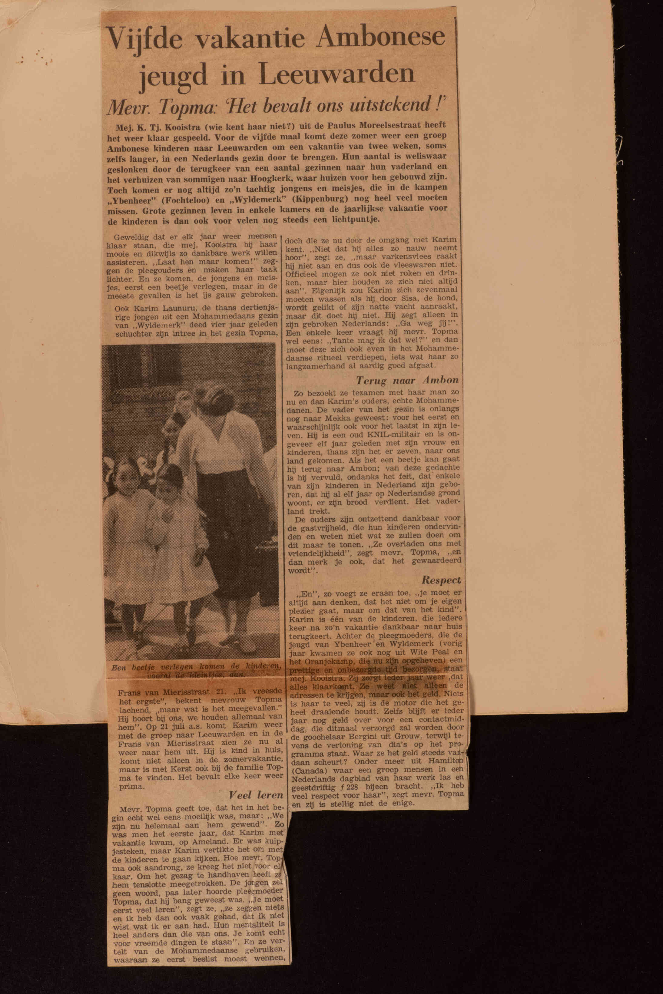 Krantenartikel over vakantie Ambonese jeugd in Leeuwarden