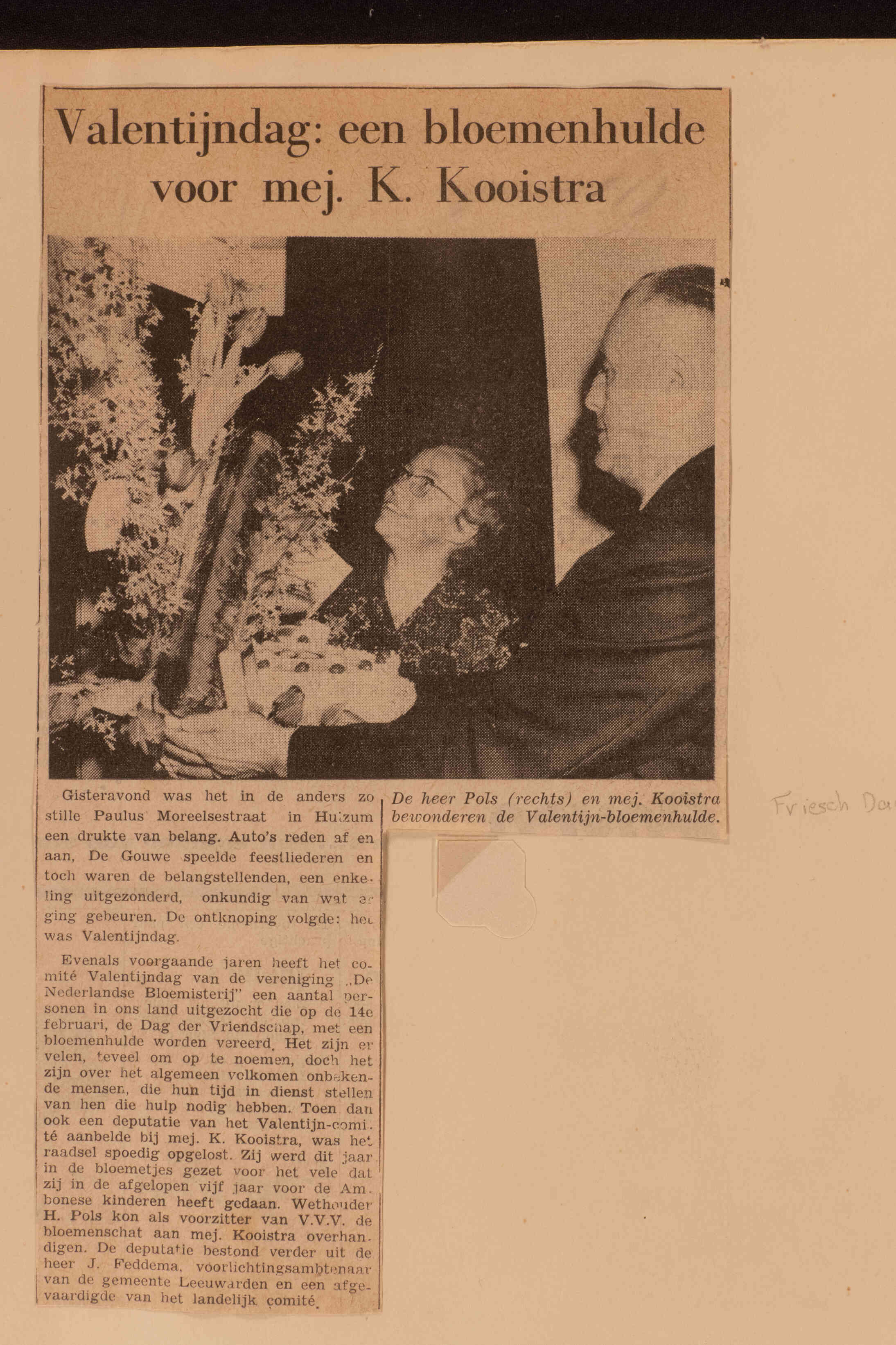 Krantenartikel; Valentijndag: een bloemenhulde voor mej. K. Kooistra
