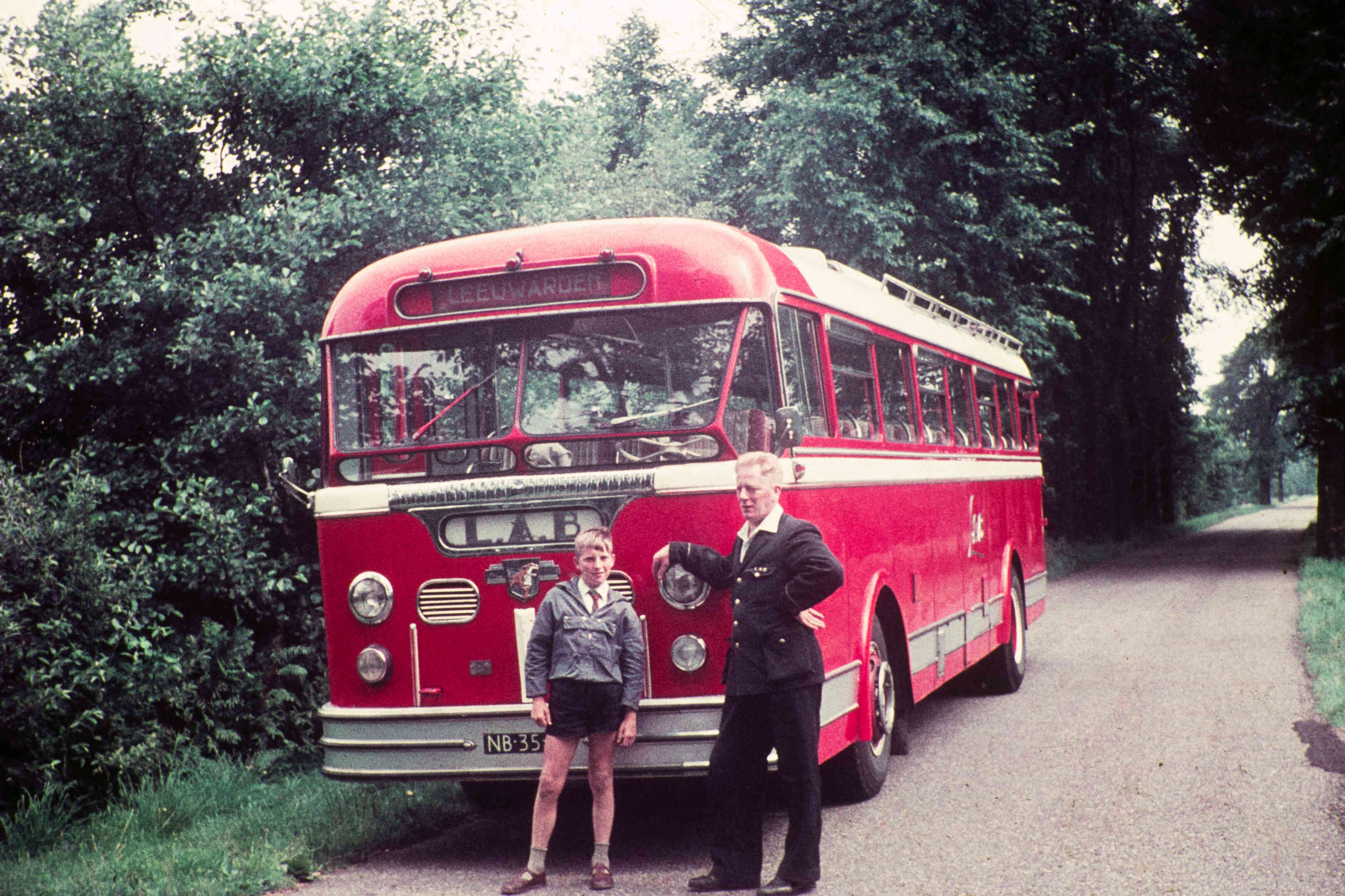 Oude foto van Autobus, LAB; Leeuwarder Auto Bedrijf, rond 1960