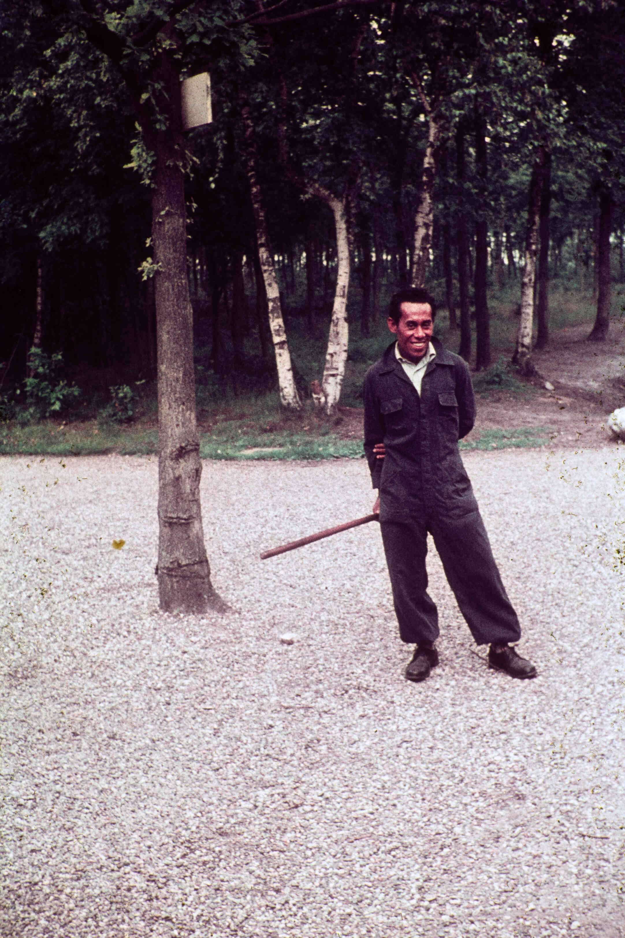 Oude foto van Molukse man in Nederland