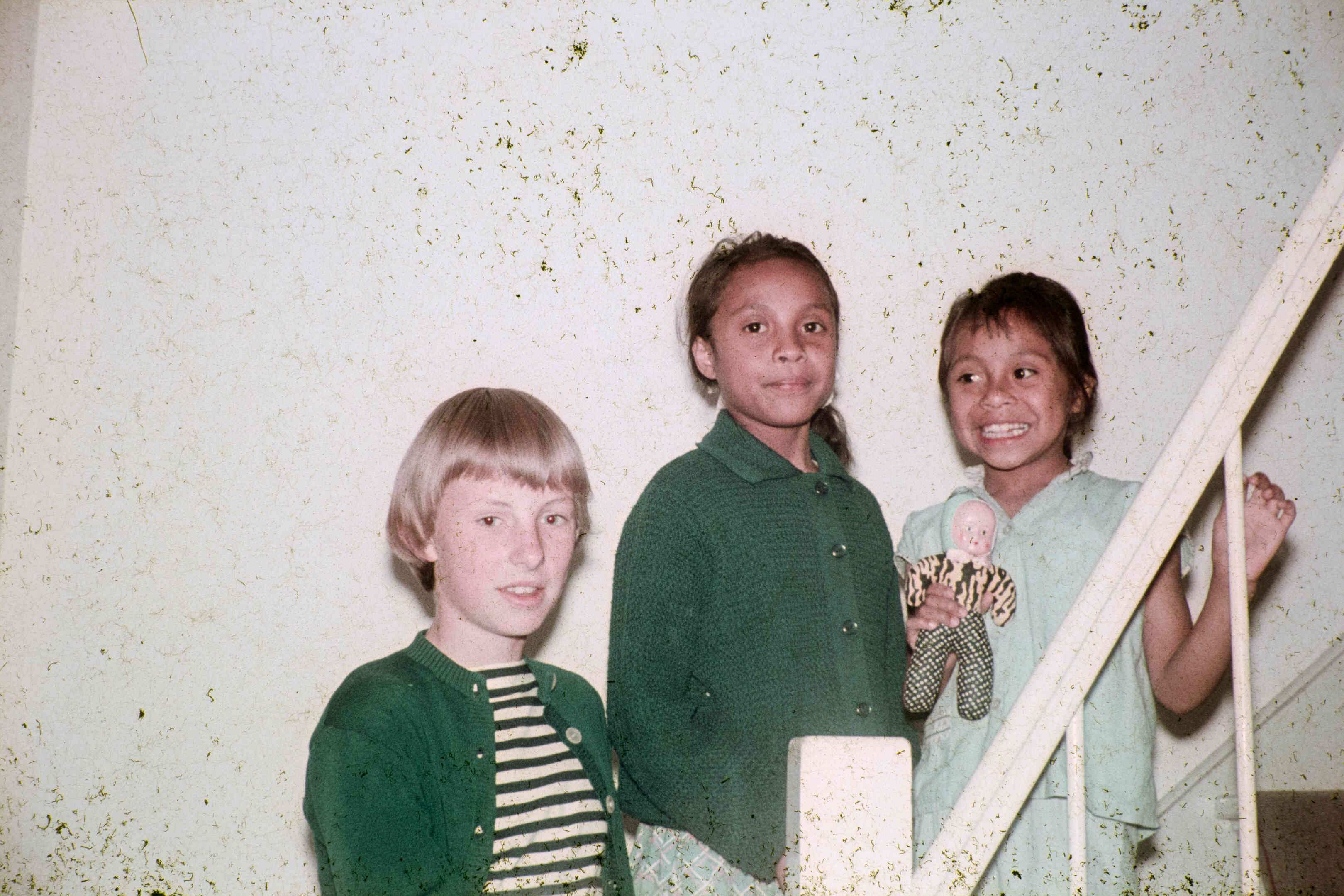 Kinderen uit Ambonezenkampen gaan logeren bij Nederlandse gezinnen, jaren 1950, jaren 1960.
