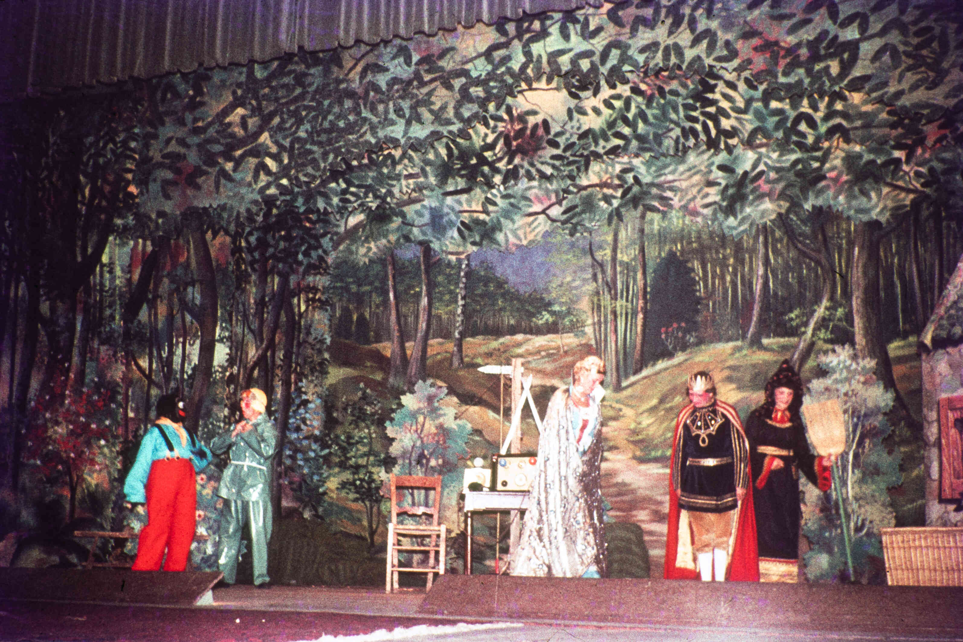 Oude foto van toneelvoorstelling voor kinderen