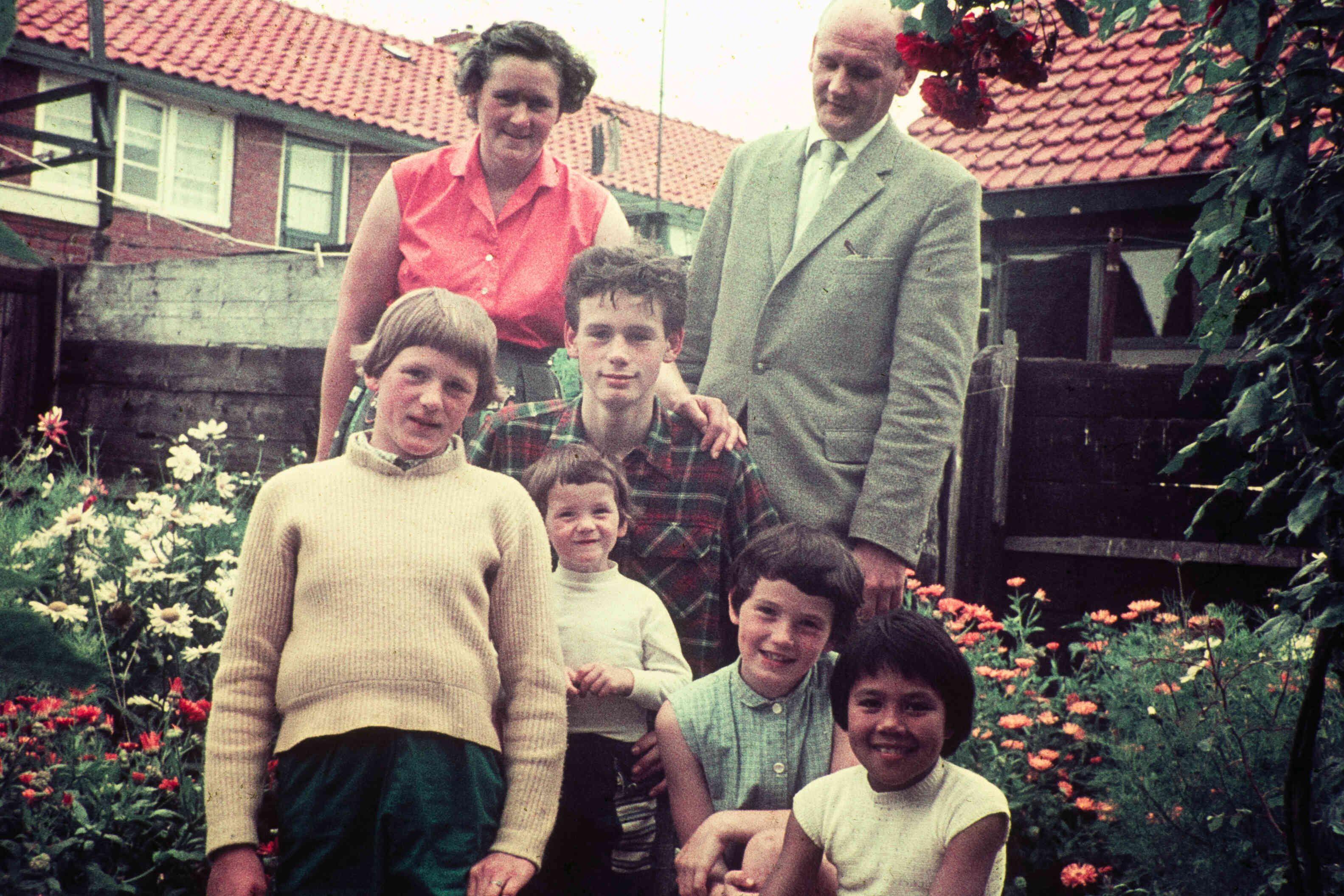 Vakantie in Leeuwarden voor Ambonese kinderen uit Friese woonoorden, eind jaren 50.