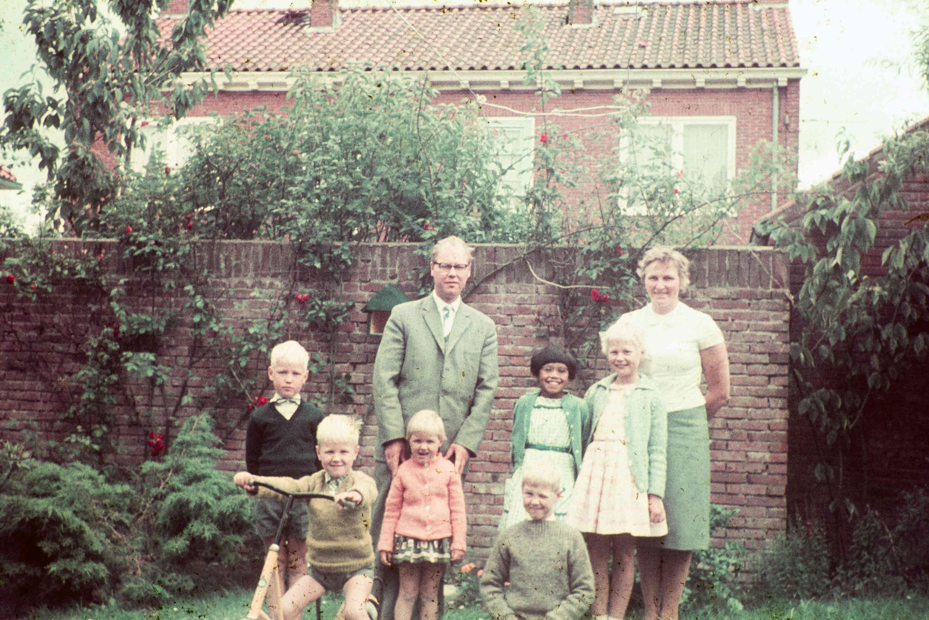 Ambonese kinderen logeren bij Friese gezinnen, rond 1960