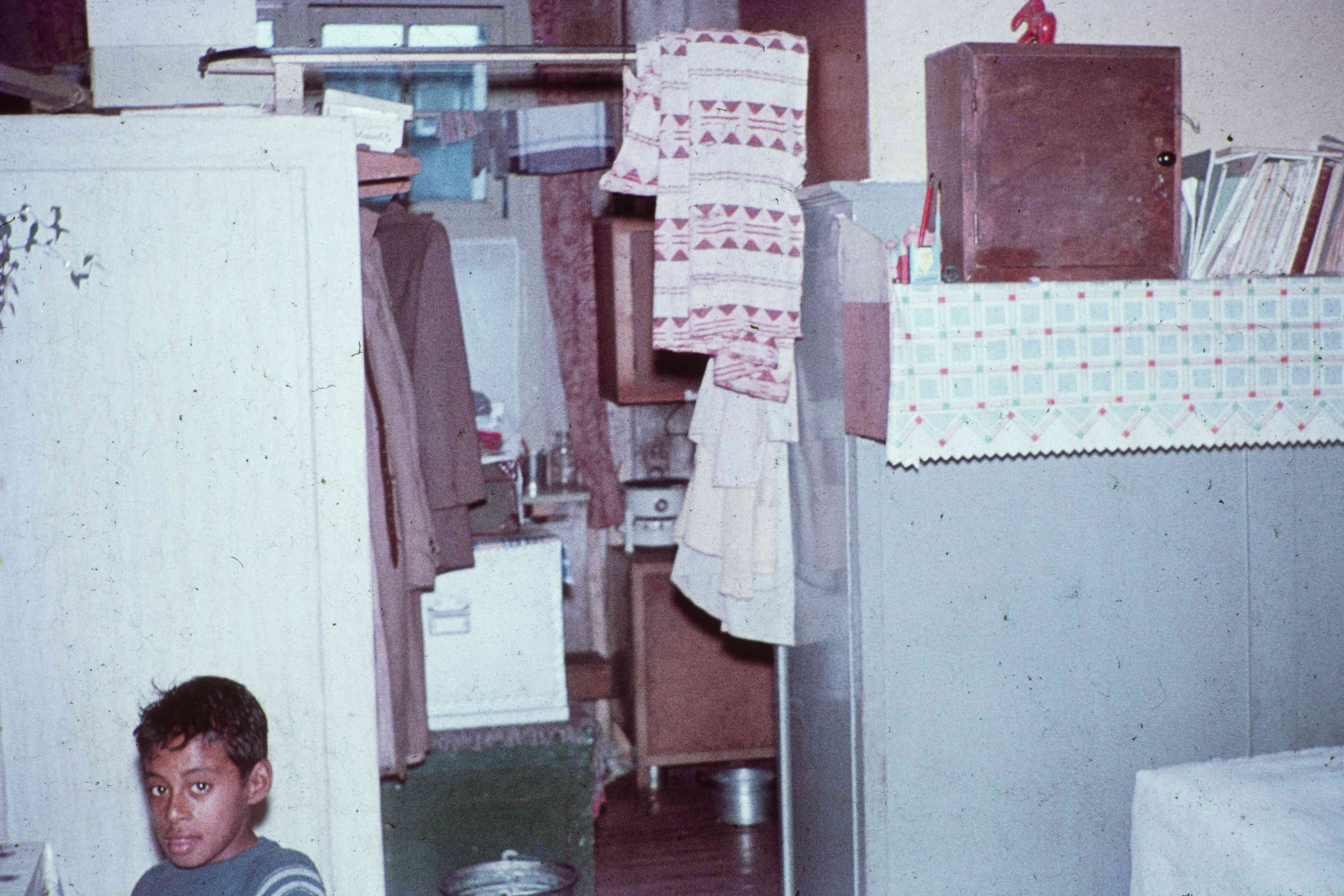 Ambonees kind in kamp. Kampleven